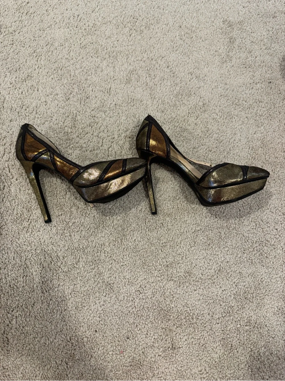 Jessica Simpson eye catching
